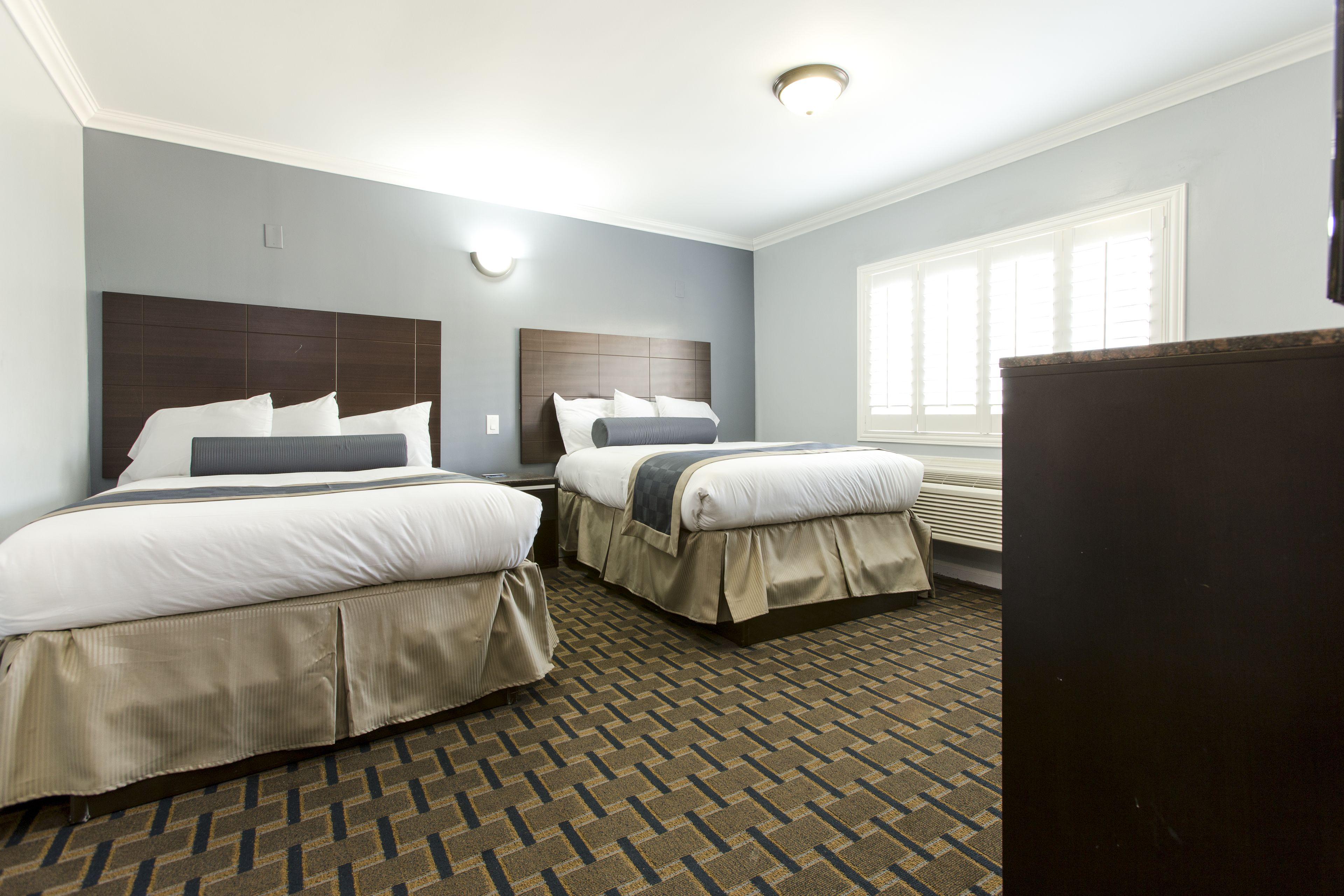 Hollywood Palms Inns & Suites — Photos 3