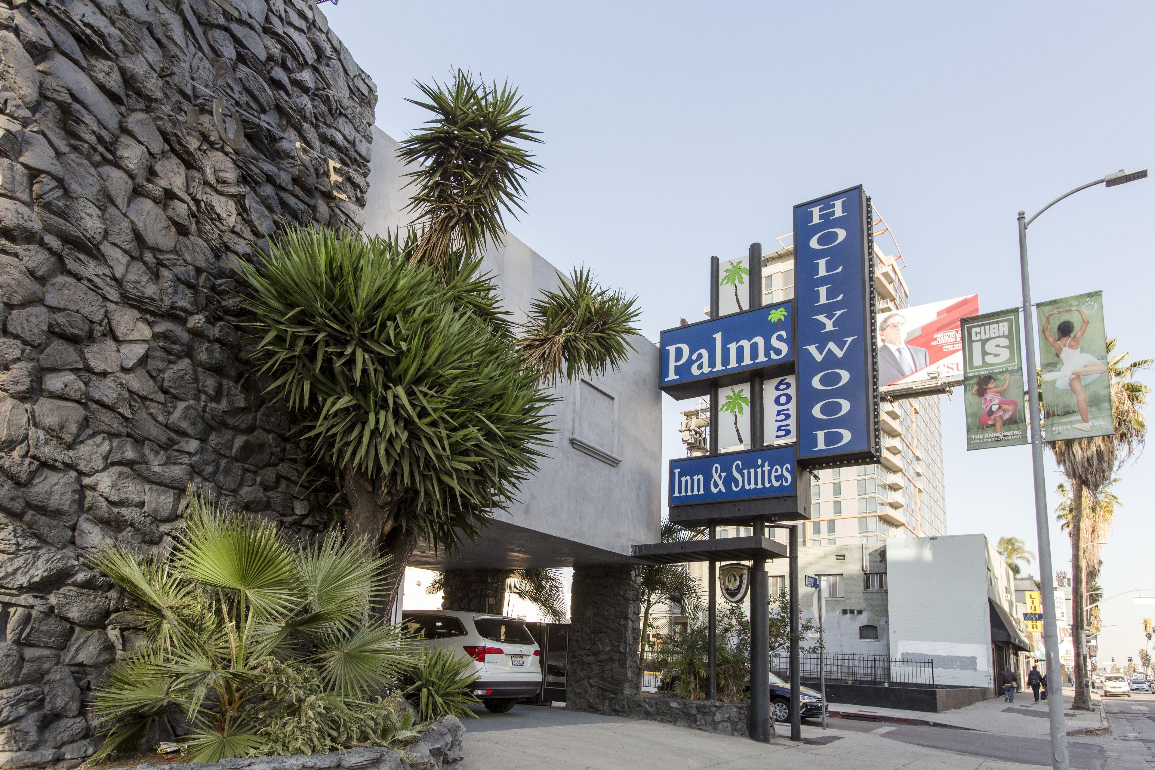 Hollywood Palms Inns & Suites — Photos 1